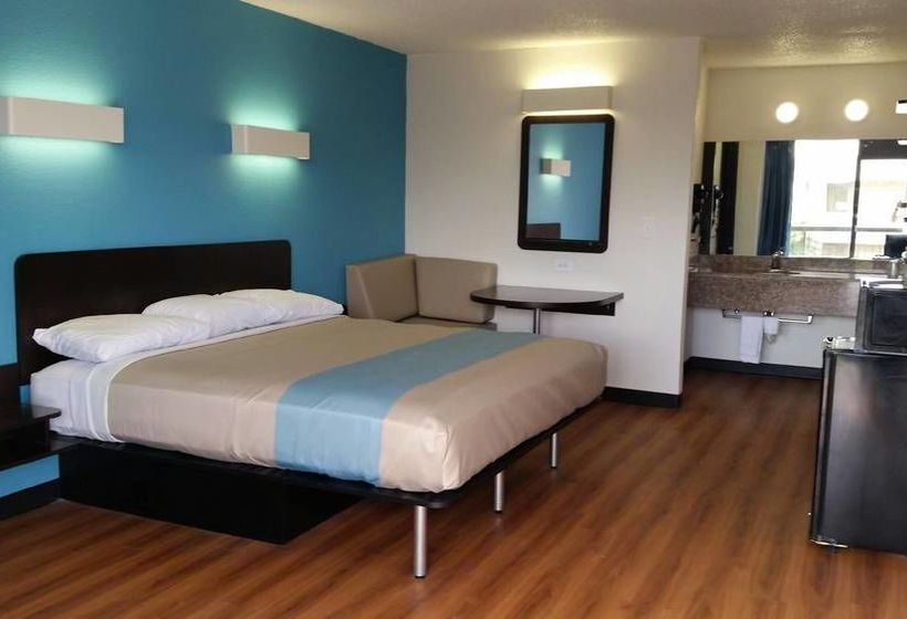 Motel 6 Beeville  | Beeville | Texas | United States 3