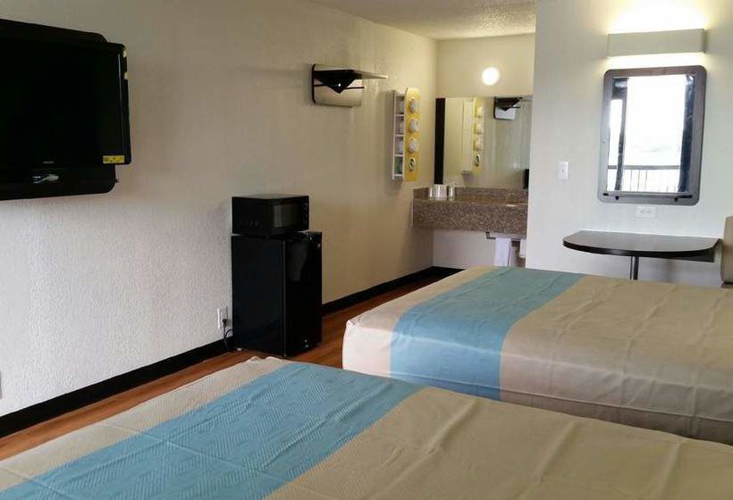 Motel 6 Beeville  | Beeville | Texas | United States 4