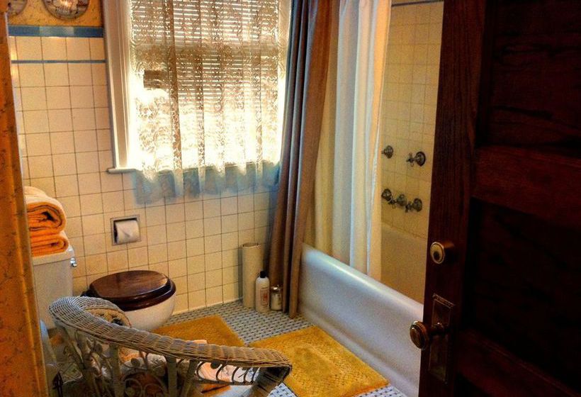 Bed and Breakfast Brass Pineapple Inn Charleston West Virginia