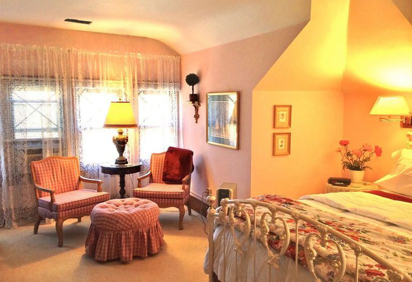 Bed and Breakfast Brass Pineapple Inn  | Charleston | West Virginia | United States 18