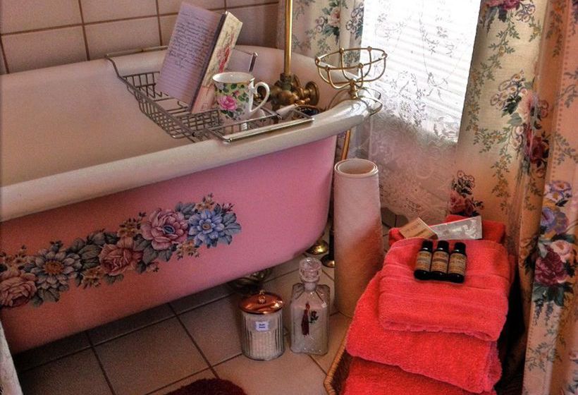 Bed and Breakfast Brass Pineapple Inn  | Charleston | West Virginia | United States 3