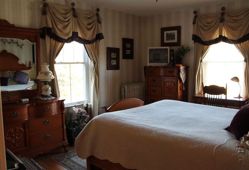 The Sleigh Maker Inn Bed And Breakfast  | Westborough | Massachusetts | United States 6