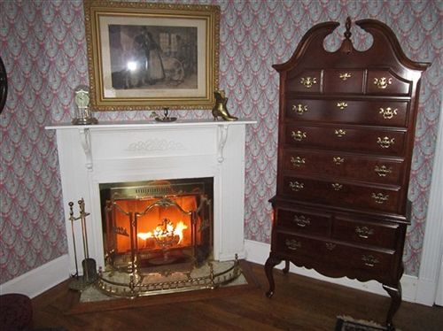 Bed and Breakfast The Cornell In Lenox Lenox Massachusetts