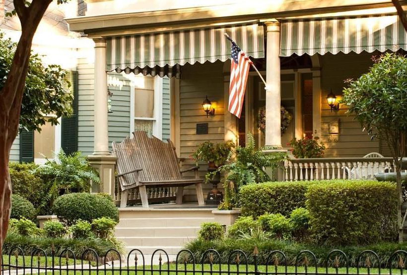 Bed & Breakfast Devereaux Shields House 