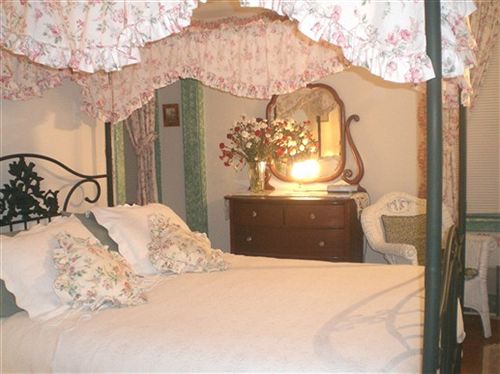 Whistler's Inn Bed & Breakfast Lenox