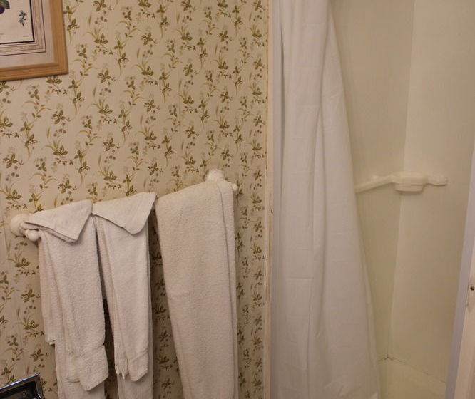 Bed and Breakfast Sea Breeze Inn  | Hyannis | Massachusetts | United States 10