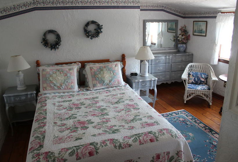 Bed and Breakfast Sea Breeze Inn  | Hyannis | Massachusetts | United States 4