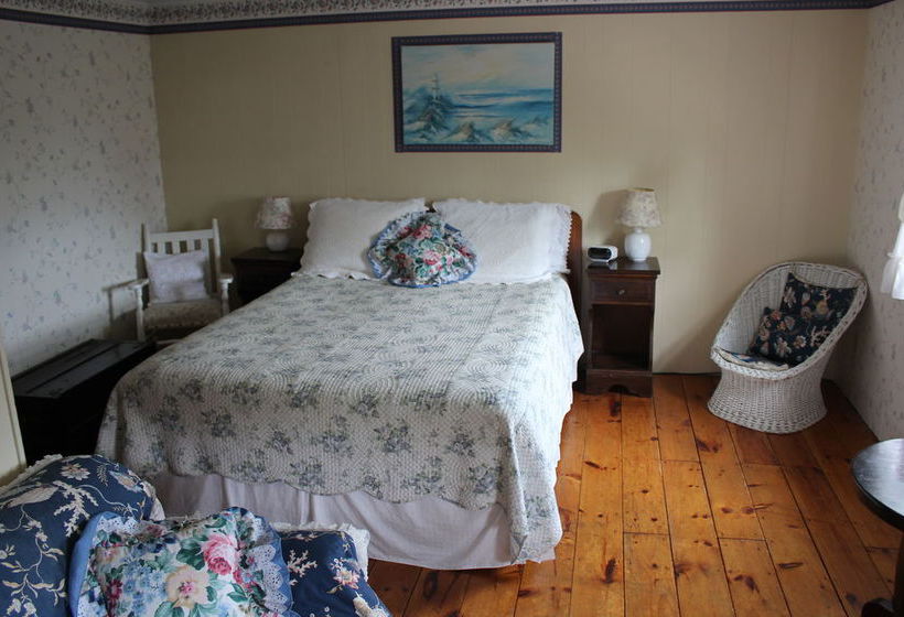 Bed and Breakfast Sea Breeze Inn  | Hyannis | Massachusetts | United States 7