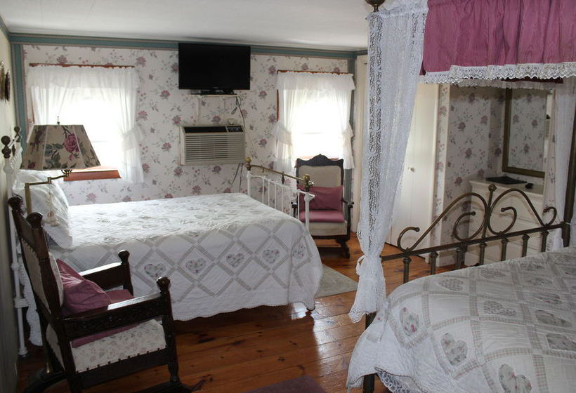 Bed and Breakfast Sea Breeze Inn  | Hyannis | Massachusetts | United States 8