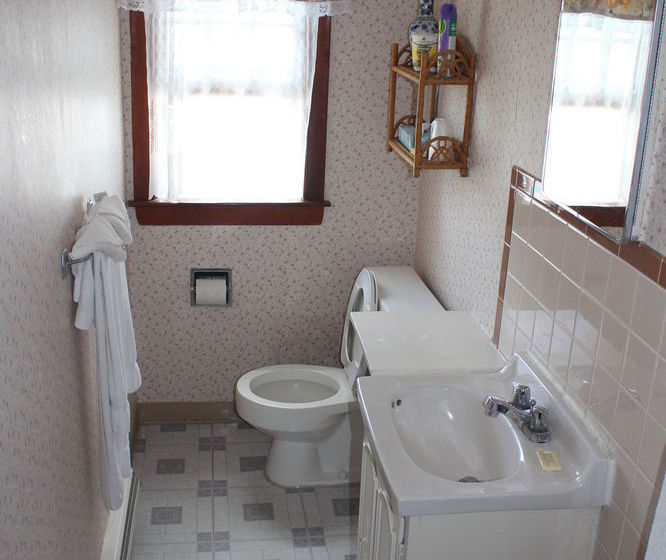 Bed and Breakfast Sea Breeze Inn  | Hyannis | Massachusetts | United States 9