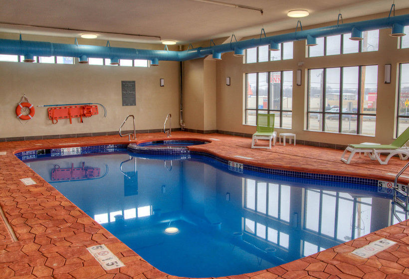 Hotel Comfort Suites  | Plymouth | Indiana | United States 18