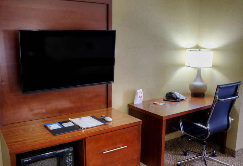Hotel Comfort Suites  | Plymouth | Indiana | United States 9