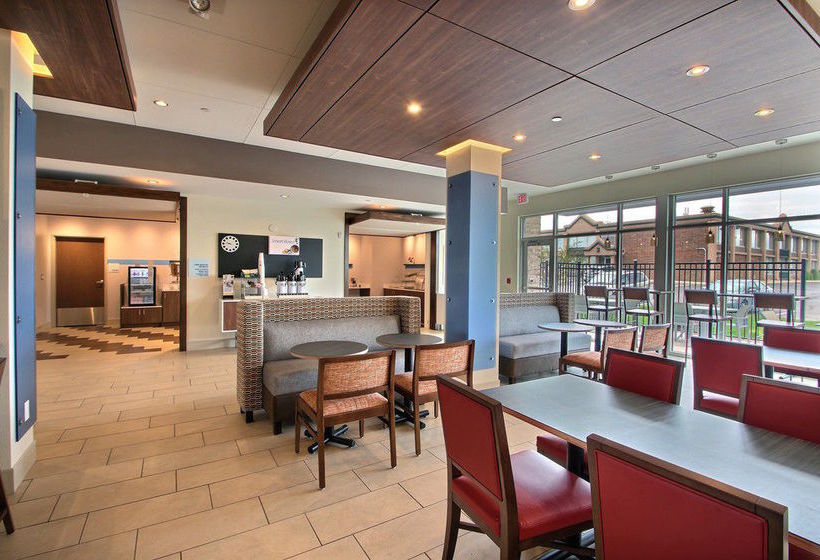 Hotel Holiday Inn Express & Suites Fond Du Lac  | Fond du Lac | Wisconsin | United States 7