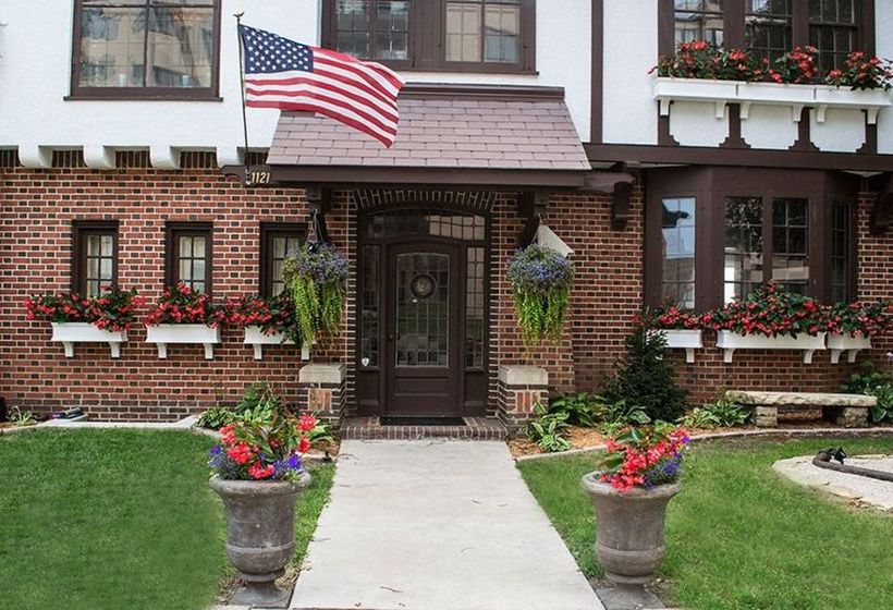Bed and Breakfast Lochnaiar Inn  | Racine | Wisconsin | United States 4