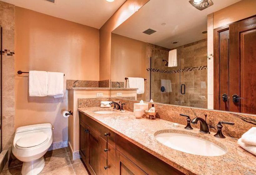 Hotel Village Ford Hall 