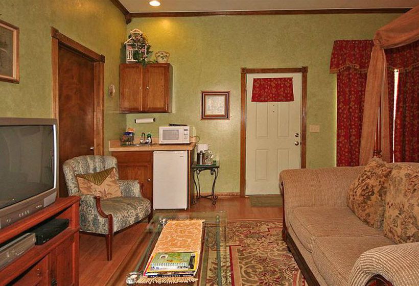 Whispering Pines Bed & Breakfast  | Norman | Oklahoma | United States 4