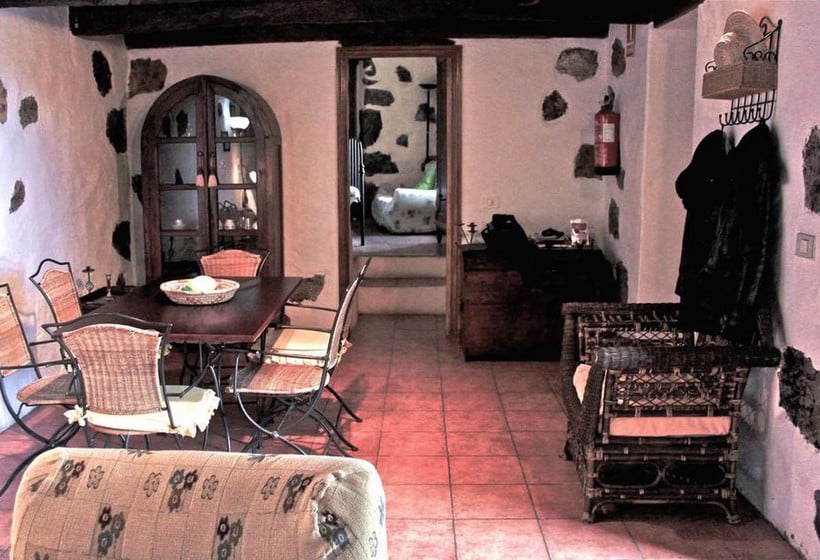 Casa Rural de Cecilio y María El Hierro