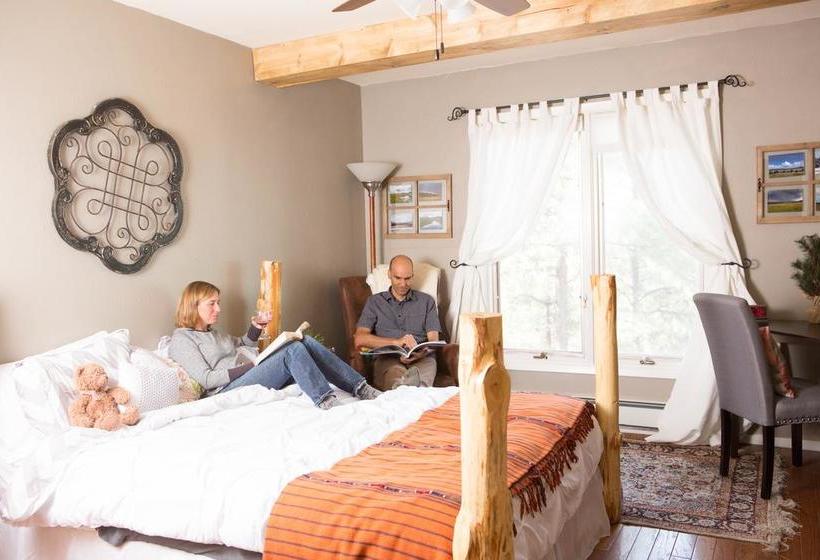 Bed and Breakfast Pueblo Canyon Inn