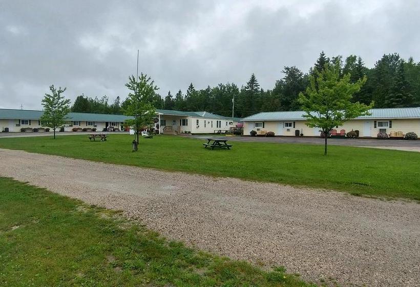 Sunset Motel Of St. Ignace  | St. Ignace | Michigan | United States 19