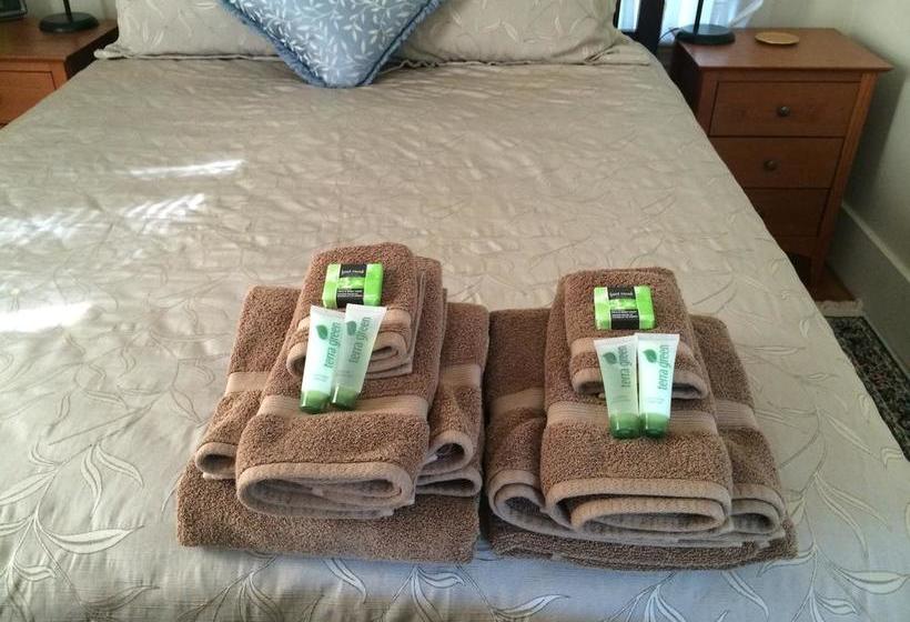 Chesley Road Bed And Breakfast  | Newton | Massachusetts | United States 11