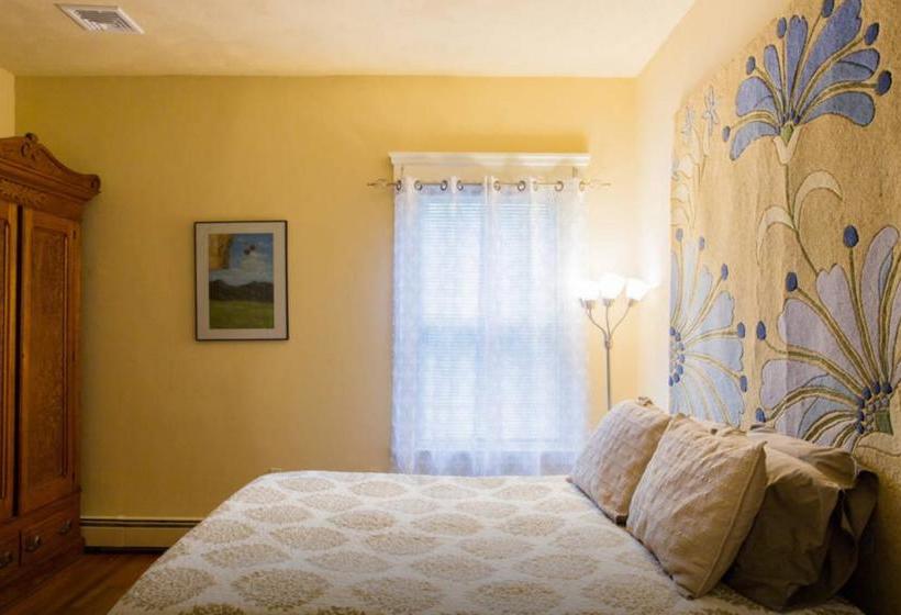 Chesley Road Bed And Breakfast  | Newton | Massachusetts | United States 12