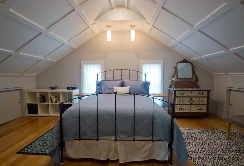 Chesley Road Bed And Breakfast  | Newton | Massachusetts | United States 13