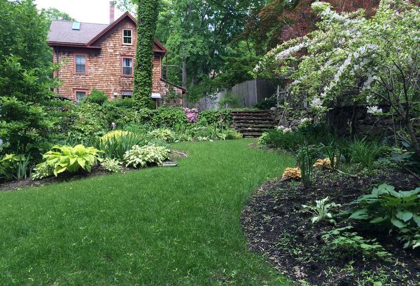 Chesley Road Bed And Breakfast  | Newton | Massachusetts | United States 3