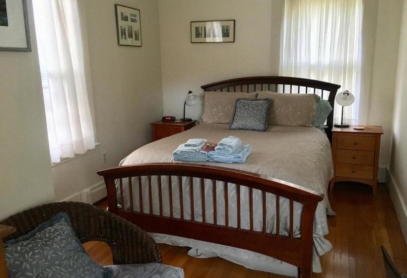 Chesley Road Bed And Breakfast  | Newton | Massachusetts | United States 9