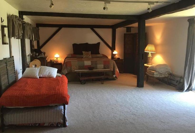 Timber Post Bed & Breakfast  | Nashua | New Hampshire | United States 1