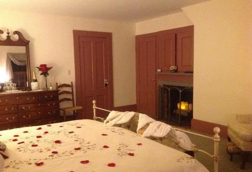 Timber Post Bed & Breakfast  | Nashua | New Hampshire | United States 3