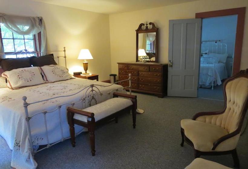 Timber Post Bed & Breakfast  | Nashua | New Hampshire | United States 6