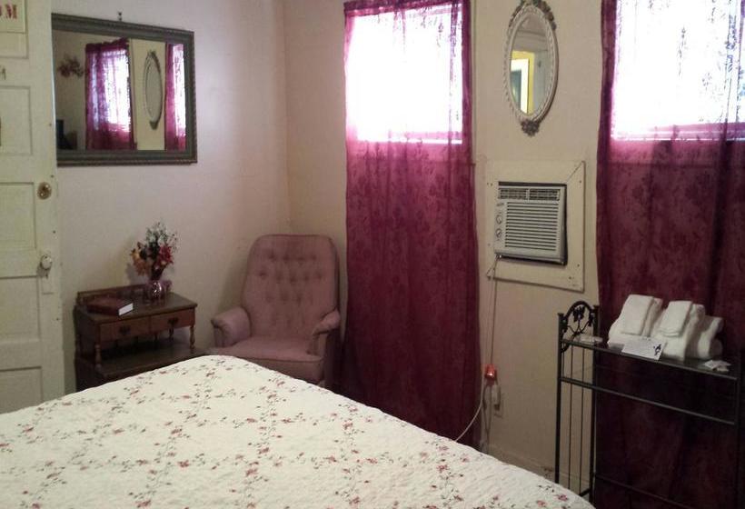 The Rose Bed & Breakfast 