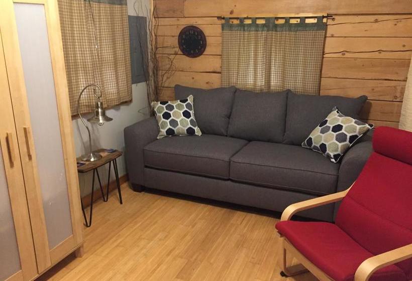 Hotel Barefoot Lodge & Hiker Hostel 