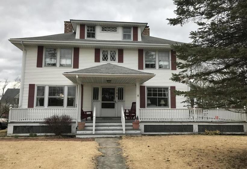 Bed and Breakfast Cranberry Gardens Inn 