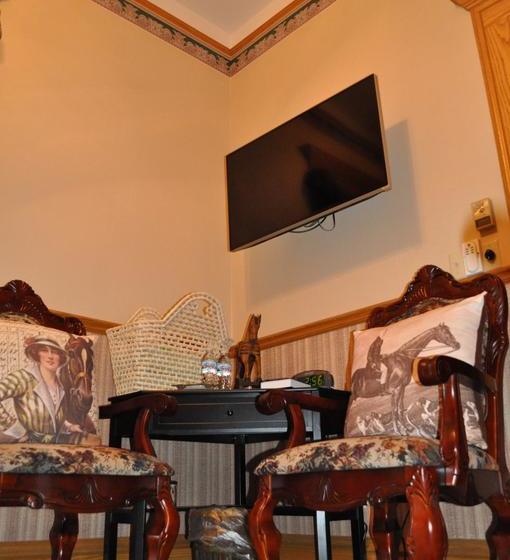 Queen Anne Bed And Breakfast  | Nevada | Iowa | United States 13