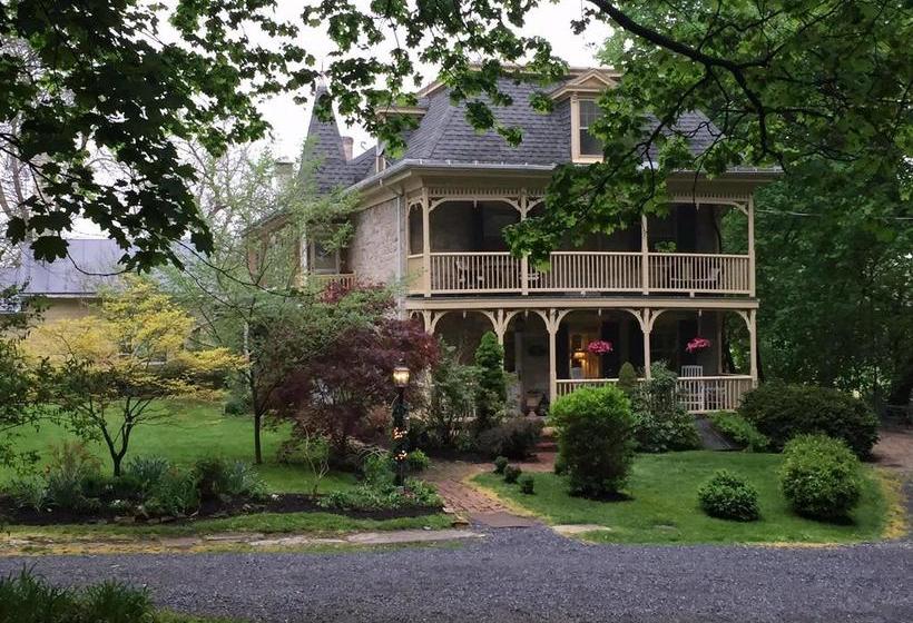 Fallen Tree Farm Bed And Breakfast 