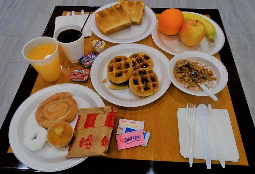 Hotel Oak Tree Inn & Suites Claxton