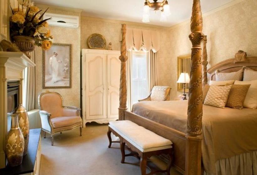 Bed and Breakfast Ivy Lodge  | Newport | Rhode Island | United States 3