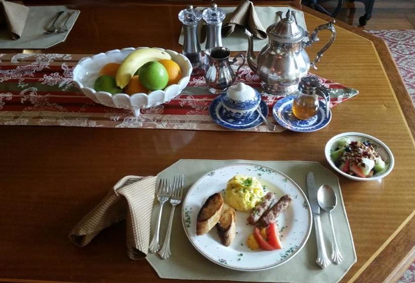 Bed and Breakfast Ivy Lodge  | Newport | Rhode Island | United States 8
