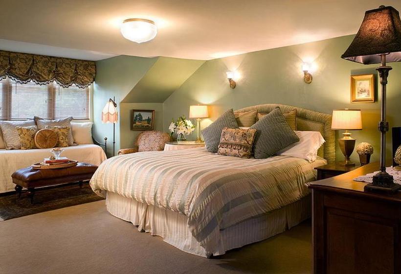 Bed and Breakfast Ivy Lodge  | Newport | Rhode Island | United States 9