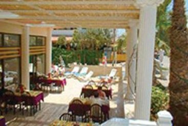 Hotel Triton Palm Court