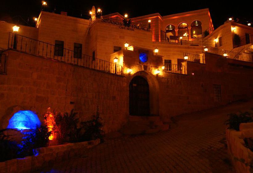 Hotel Sinasos Palace Cave