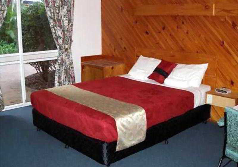 Smart Motels Bert Hinkler