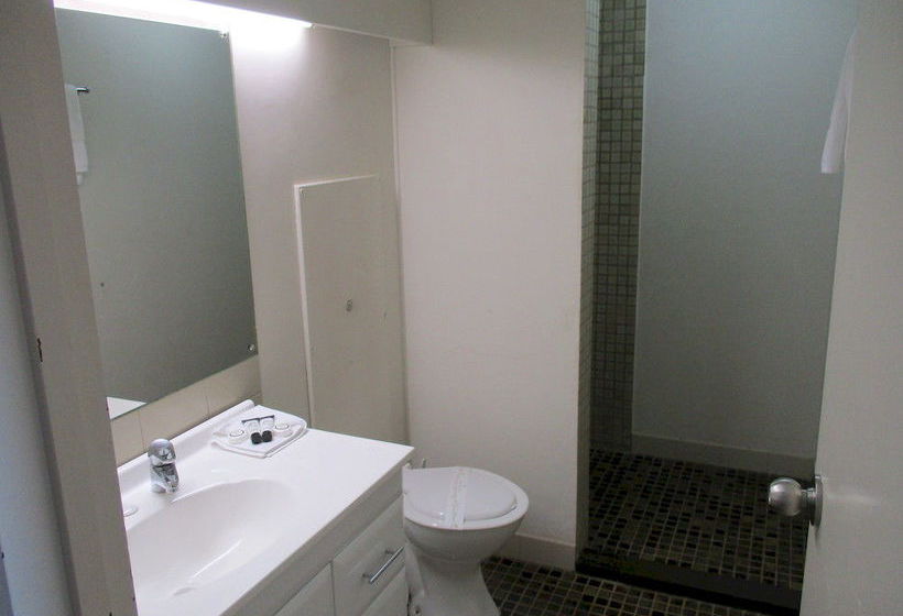 Flag Inn Gladstone Reef Motel | Gladstone | Queensland | Australia 4