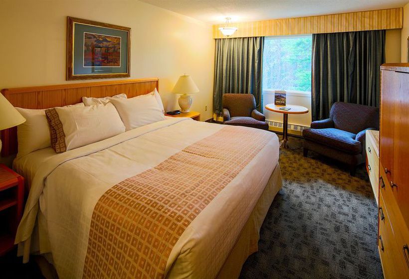 Hotel Mountaineer Lodge | Lake Louise | Alberta | Canada 2