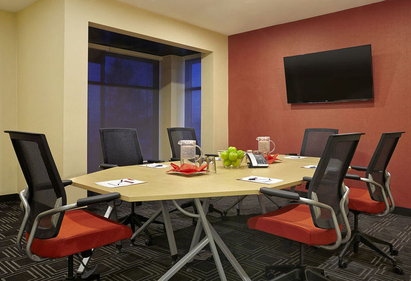 Hotel TownePlace Suites by Marriott London | London | Ontario | Canada 12