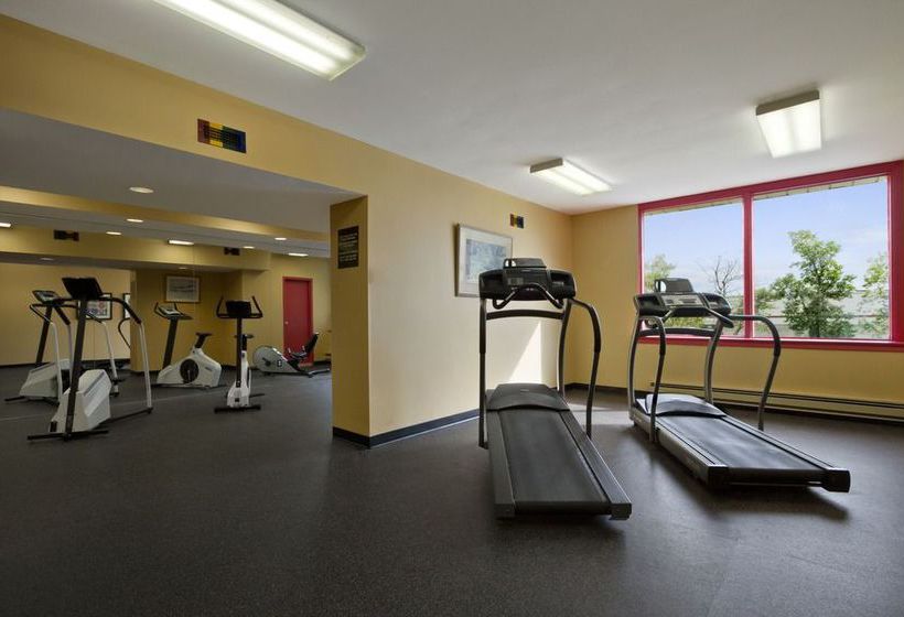 Hotel Travelodge by Wyndham Montreal Airport | Saint Laurent | Quebec | Canada 1