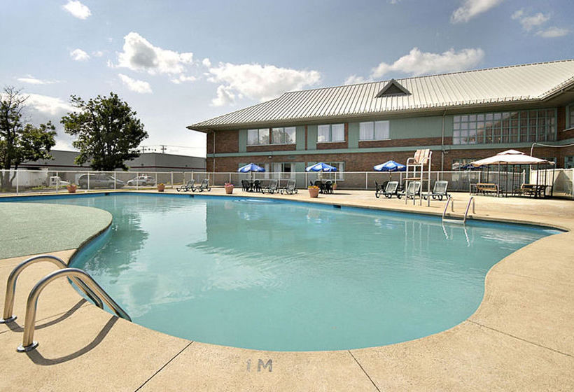 Hotel Travelodge by Wyndham Montreal Airport | Saint Laurent | Quebec | Canada 13