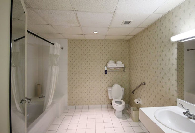 Hotel Travelodge by Wyndham Montreal Airport | Saint Laurent | Quebec | Canada 16