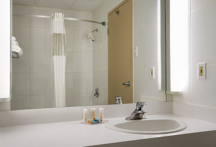 Hotel Travelodge by Wyndham Montreal Airport | Saint Laurent | Quebec | Canada 7